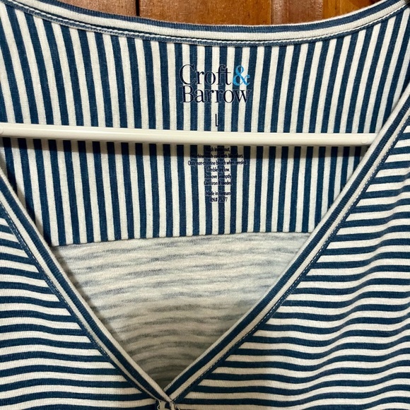 Croft & Barrow Blue and White Striped V-Neck Top - Large - Picture 2 of 6